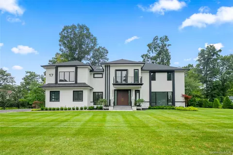 17 Wallenberg Cir, Ramapo, NY 10952