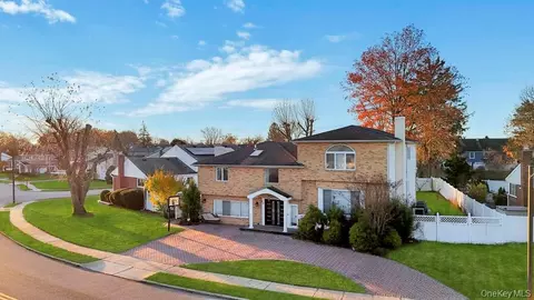 64 Fox Pl, Hicksville, NY 11801
