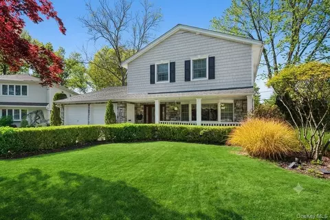 89 Brook Ct S, New Hyde Park, NY 11040