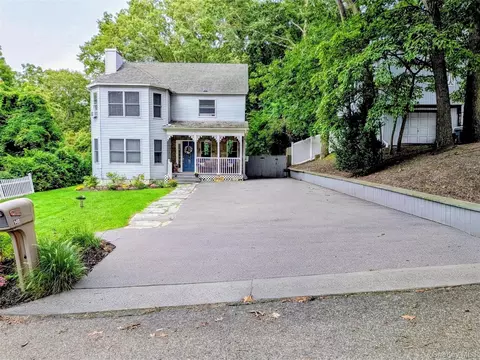 149 Grassy Pond Dr S, Smithtown, NY 11787