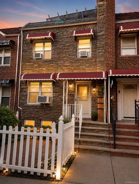 3243 Corsa Ave, New York, NY 10469