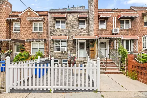 3243 Corsa Ave, New York, NY 10469
