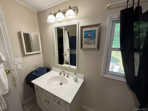Bath - 39 Depew Park, Wallkill, NY 12589 photo 4 of 4