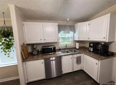Kitchen - 39 Depew Park, Wallkill, NY 12589 photo 1 of 1