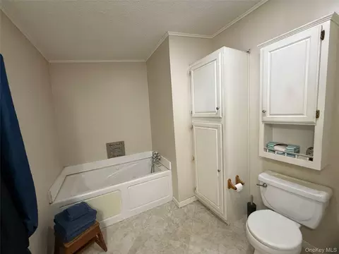 Bath - 39 Depew Park, Wallkill, NY 12589 photo 3 of 4