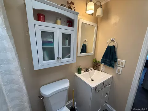 Bath - 39 Depew Park, Wallkill, NY 12589 photo 2 of 4