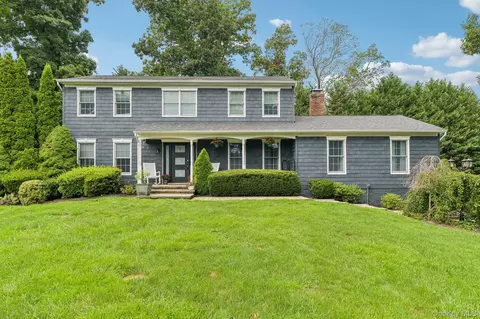 6 Pebble Hill Ct, Northport, NY 11768