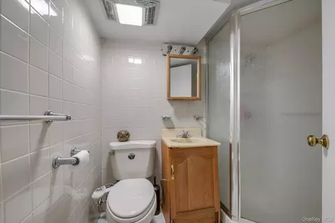 Bath - 13835 64th Ave, Flushing, NY 11367 photo 3 of 3