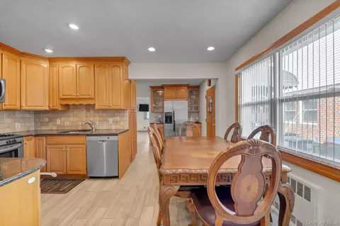 Dining - 13835 64th Ave, Flushing, NY 11367 photo 1 of 2