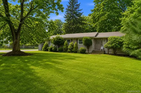 61 S Airmont Rd, Ramapo, NY 10901