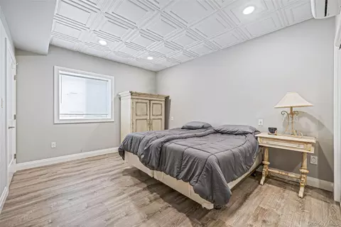 Bedroom - 52102 Beech Tree Ln, Plainview, NY 11803 photo 2 of 2