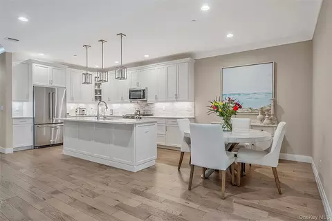 Kitchen - 52102 Beech Tree Ln, Plainview, NY 11803 photo 1 of 4