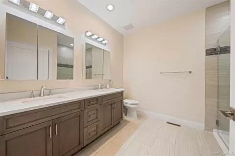 Bath - 52102 Beech Tree Ln, Plainview, NY 11803 photo 1 of 4