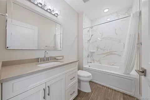 Bath - 52102 Beech Tree Ln, Plainview, NY 11803 photo 3 of 4