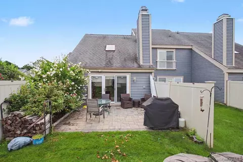 Exterior - 137 Fields Ln, Peekskill, NY 10566 photo 2 of 4