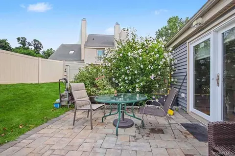 Exterior - 137 Fields Ln, Peekskill, NY 10566 photo 1 of 4