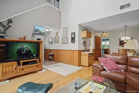 Entry Way - 137 Fields Ln, Peekskill, NY 10566 photo 2 of 2