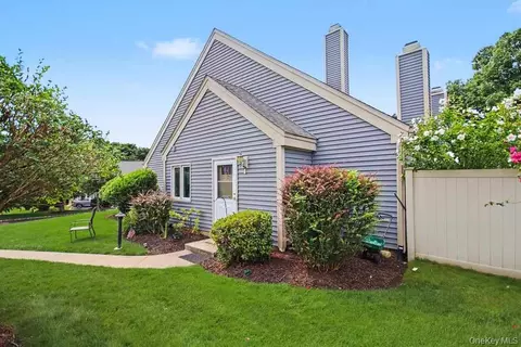 Exterior - 137 Fields Ln, Peekskill, NY 10566 photo 4 of 4