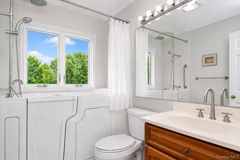 Bath - 137 Fields Ln, Peekskill, NY 10566 photo 2 of 2