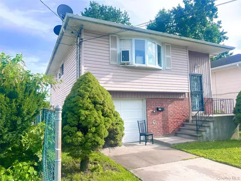 312 E Columbia St, Hempstead, NY 11550