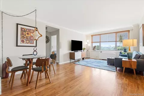 7025 Yellowstone Blvd #8Q, New York, NY 11375