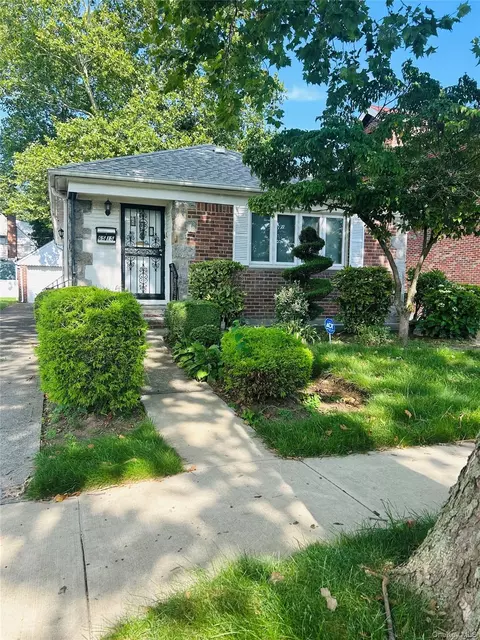 6515 180th St, New York, NY 11365