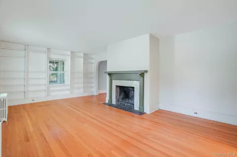 Living - 170 Hooker Ave, Poughkeepsie, NY 12603 photo 1 of 4