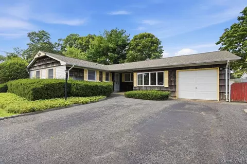 6 Budenos Dr, Sayville, NY 11782