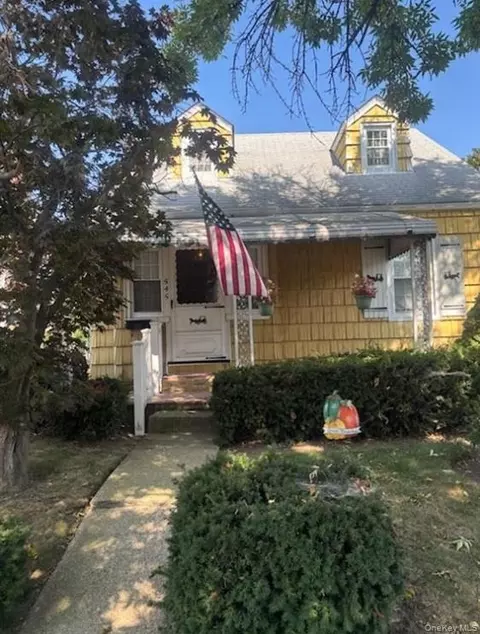 545 6th Ave, New Hyde Park, NY 11040