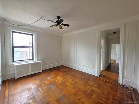 31-14 Crescent St #7D, New York, NY 11106