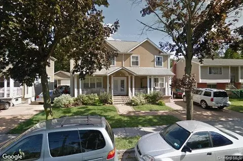 10 3rd Ave, North Hempstead, NY 11590