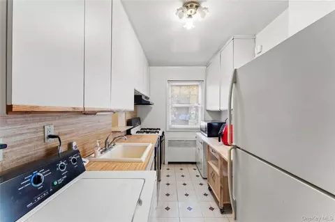 251-29 61st Ave # 719, Little Neck, NY 11362