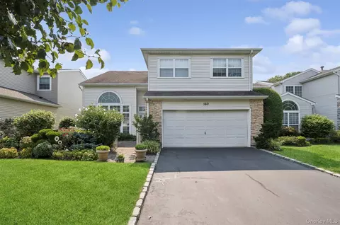 160 Windwatch Dr, Hauppauge, NY 11788