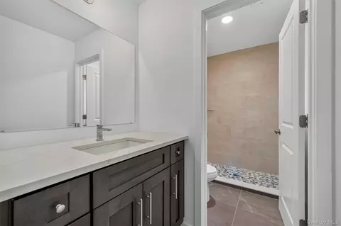 Bath - 1 Hulse St, Wallkill, NY 10940 photo 1 of 3
