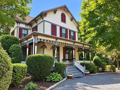 34 E Williston Ave, North Hempstead, NY 11596