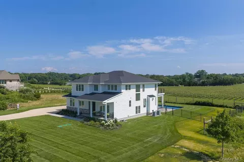 1135 Wildberry Ln, Southold, NY 11971