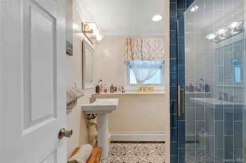 Bath - 74 Heaton Rd, Monroe, NY 10950 photo 2 of 2
