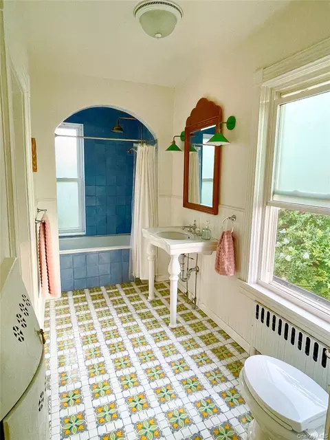 Bath - 304 Union Ave, Peekskill, NY 10566 photo 2 of 4