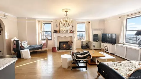 49 E 96th St #16B, New York, NY 10128