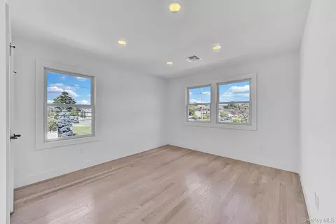Bedroom - 21 Cypress Ave, Bethpage, NY 11714 photo 3 of 8