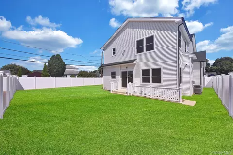 Exterior - 21 Cypress Ave, Bethpage, NY 11714 photo 5 of 6