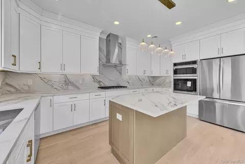 Kitchen - 21 Cypress Ave, Bethpage, NY 11714 photo 2 of 3