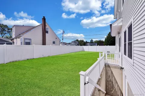 Exterior - 21 Cypress Ave, Bethpage, NY 11714 photo 4 of 6