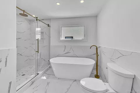 Bath - 21 Cypress Ave, Bethpage, NY 11714 photo 5 of 5