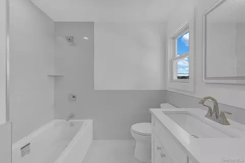Bath - 21 Cypress Ave, Bethpage, NY 11714 photo 2 of 5