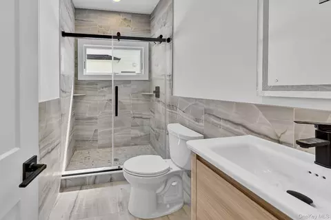 Bath - 21 Cypress Ave, Bethpage, NY 11714 photo 1 of 5