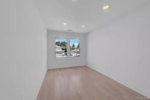 Bedroom - 21 Cypress Ave, Bethpage, NY 11714 photo 1 of 8