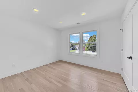 Bedroom - 21 Cypress Ave, Bethpage, NY 11714 photo 5 of 8