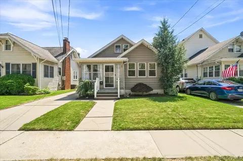 7 Lancaster St, Lynbrook, NY 11563