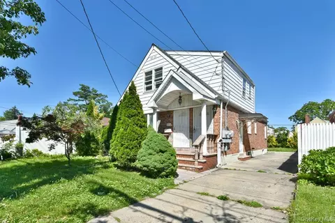 88-05 Winchester Blvd, New York, NY 11427